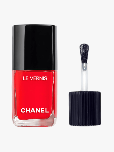 Chanel Le Vernis 147 in branded component on a light gray background